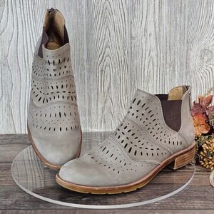 Söfft Brenley Leather Chelsea Ankle Boots 11M Taupe Gray Cutout Booties Zip Back